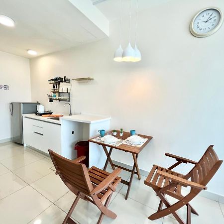 A 1-4 Pax Cozy Studio Tv Box Pool 100Mps Wifi 3 Bed Trefoil Setia Alam Esterno foto
