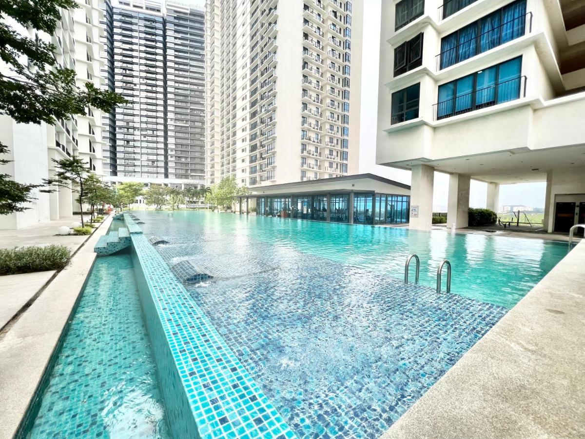 A 1-4 Pax Cozy Studio Tv Box Pool 100Mps Wifi 3 Bed Trefoil Setia Alam Esterno foto