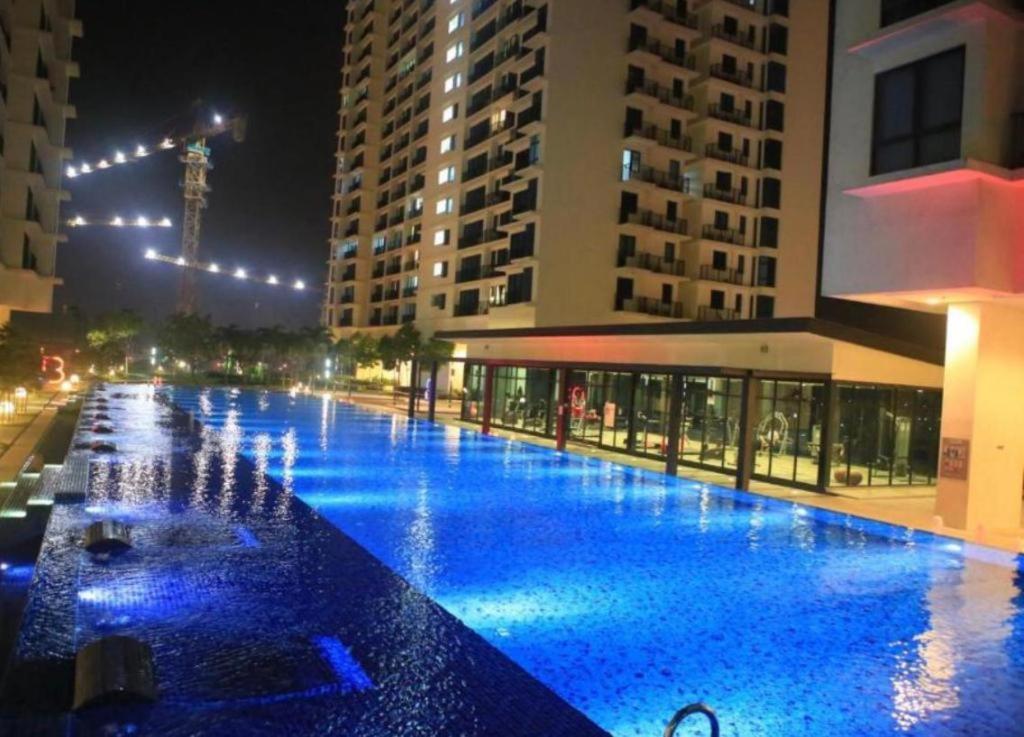 A 1-4 Pax Cozy Studio Tv Box Pool 100Mps Wifi 3 Bed Trefoil Setia Alam Esterno foto