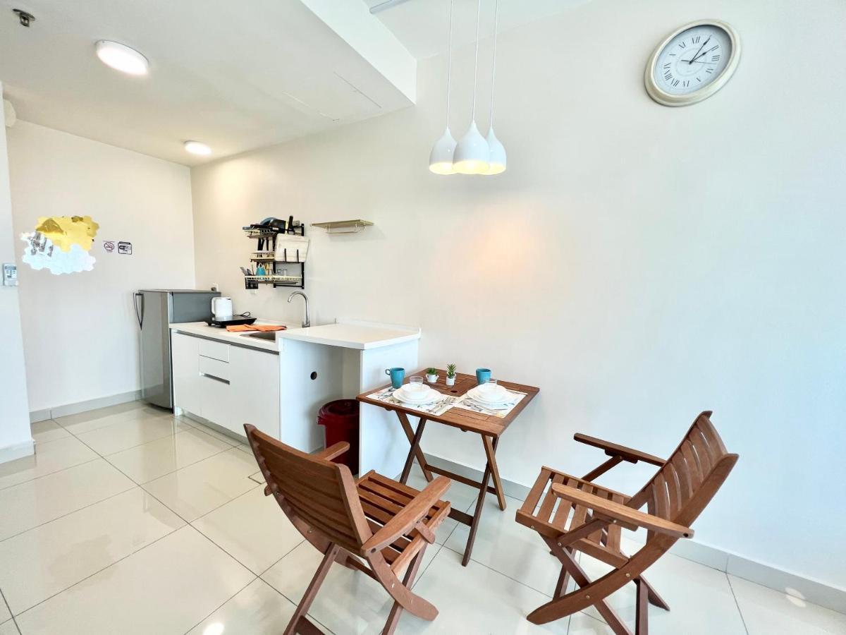 A 1-4 Pax Cozy Studio Tv Box Pool 100Mps Wifi 3 Bed Trefoil Setia Alam Esterno foto