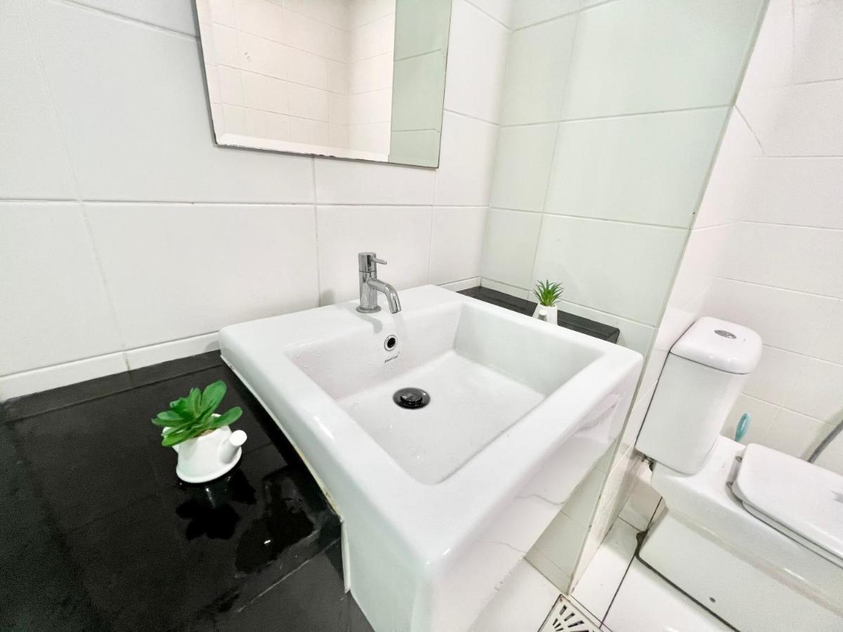 A 1-4 Pax Cozy Studio Tv Box Pool 100Mps Wifi 3 Bed Trefoil Setia Alam Esterno foto