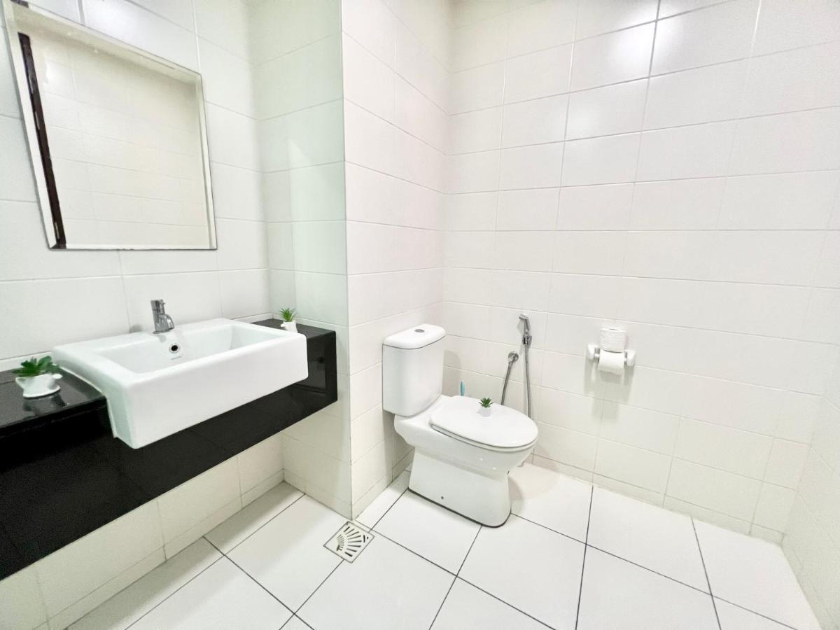 A 1-4 Pax Cozy Studio Tv Box Pool 100Mps Wifi 3 Bed Trefoil Setia Alam Esterno foto